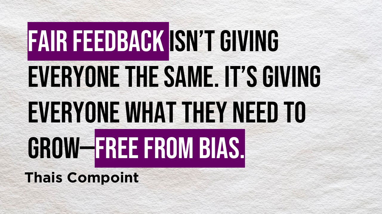 Uma citação em preto e roxo de Thais Compoint sobre um fundo cinza: "Feedback justo não significa dar a todos a mesma coisa. Significa dar a todos o que precisam para crescer - livre de preconceitos.".